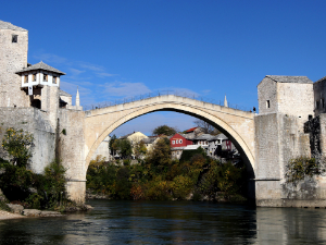 Скок са Старог моста у Мостару замало да се заврши трагично