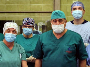 Тим лекара Клинике у Вишеградској спасао живот девојке и уклонио тумор тежак 25 килограма