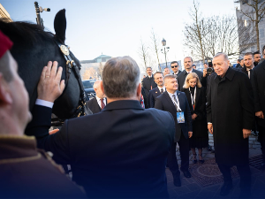 Орбан Ердогану поклонио коња, заузврат добио електрични аутомобил
