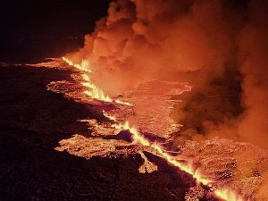 Ерупција вулкана на Исланду, евакуисано 4.000 људи