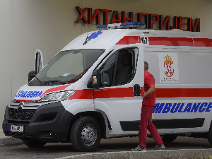 Тешка саобраћајна несрећа на ауто-путу Нови Сад-Београд, једно дете погинуло седморо повређено Тешка саобраћајна несрећа на ауто-путу Нови Сад-Београд, једно дете погинуло седморо повређено