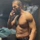 Ендру Тејт са цигаретом у соби након пребацивања у кућни притвор: Морамо да победимо шејтана