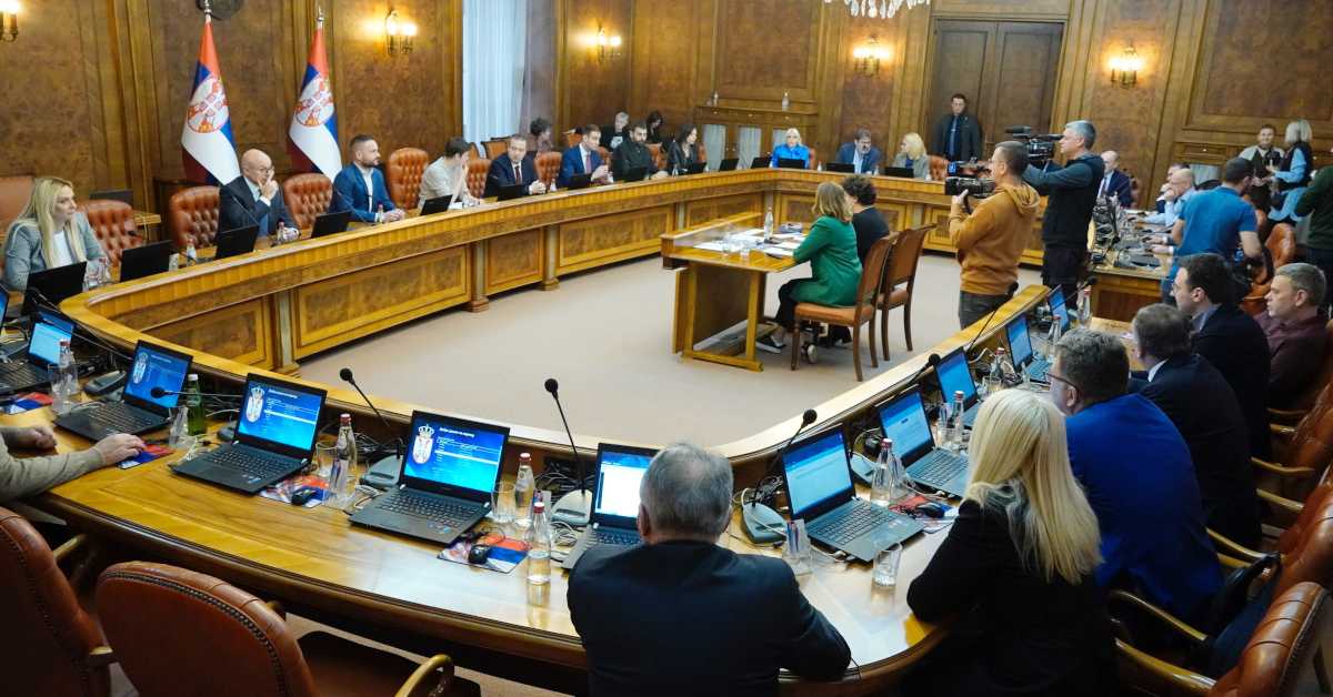 Влада усвојила пакет мера договорен на састанку председника са Србима са Косова и Метохије