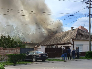 Пожар у старој кланици у Зрењанину, ветар отежава гашење