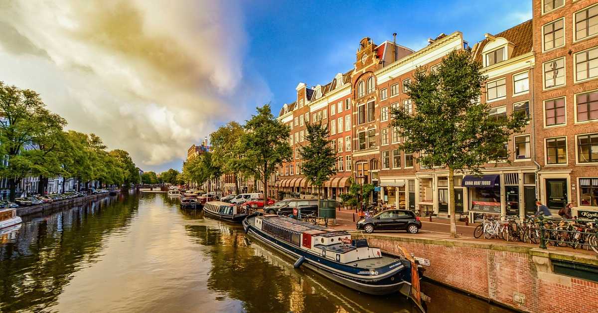 Амстердам, град у којем и трезни халуцинирају