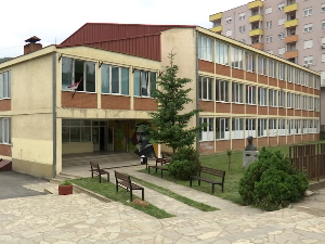 Звуци сирена уместо школског звона за крај године у Лепосавићу