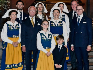 Шведска краљевска породица у народним ношњама за најсвечанији дан