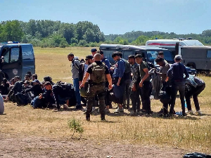 Акција МУП-а код границе са Мађарском – нађено 300 илегалних миграната, откривене и пушке, пиштољи и муниција