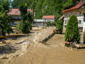 Нова олуја са градом погодила Словенију, оптимистичнија прогноза за наредне дане