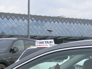 Колико сме да кошта вожња од аеродрома до центра Београда и како да избегнете "дивљег" таксисту