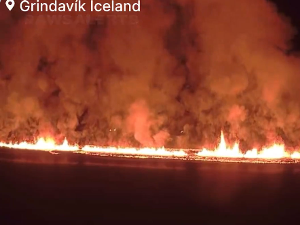 Вулкан на Исланду еруптирао други пут и сада угрожава становнике града Гриндавик