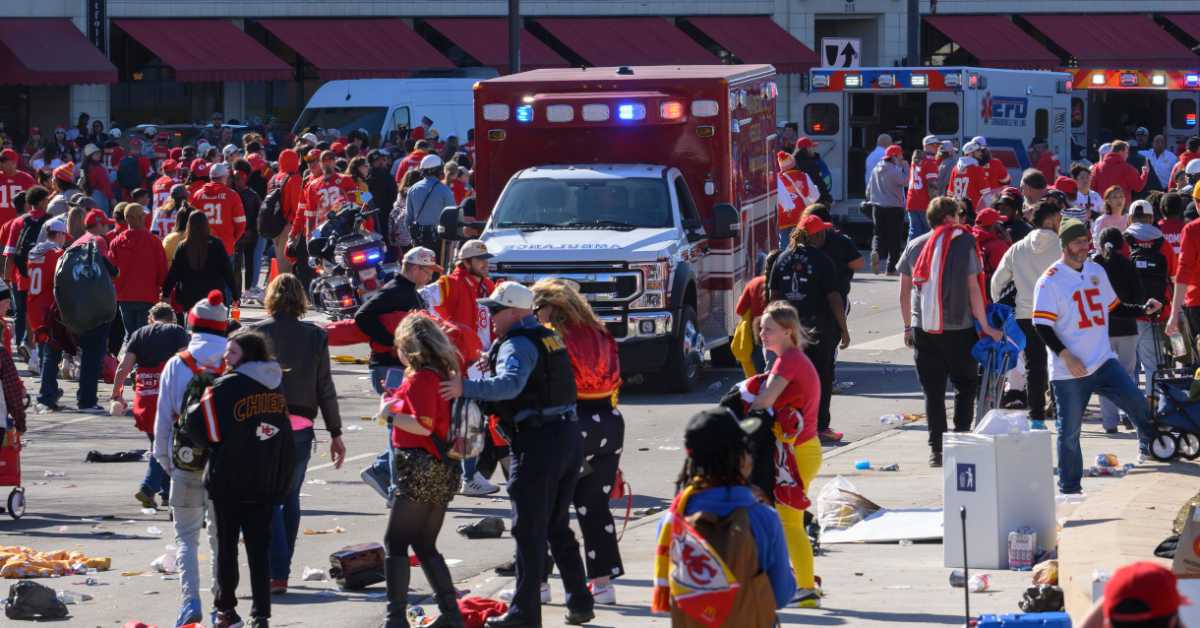 Пуцњава прекинула славље у Канзас Ситију – међу рањенима и деца, медији преносе да су навијачи савладали нападача
