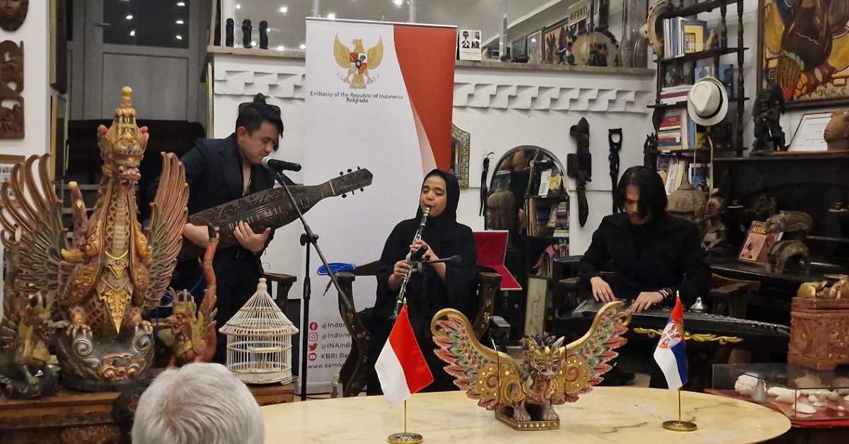 Вече Индонезије уз концерт групе „Двипантура“– изузетни уметнички предмети стигли у Београд 