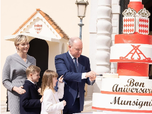 Да ли је рођенданска торта Алберта од Монака довољно велика да прикрије све скандале