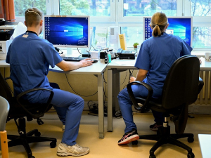Дојче веле: Лекарке у немачким болницама – дискриминација и мобинг 