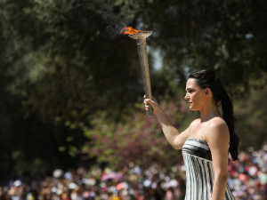 Грчка предала олимпијски пламен организаторима Игара у Паризу