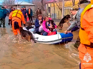 Ванредно у Оренбуршкој области због пуцања бране и поплава, евакуисано око 4.000 људи