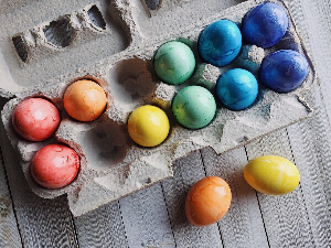 Ускршња јаја кроз призму науке: од чврстине љуске до пигмената за бојење