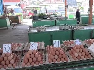 Цене јаја варирају, али падају већ пар месеци – манипулација или закон понуде и тражње