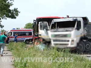 Судар аутобуса и камиона код Обреновца - једна особа погинула, 20 повређено; Дачић: Приведен возач камиона после бекства са лица места 
