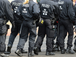 У навијачким нередима у Берлину повређено најмање 155 полицајаца