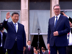 Свечани дочек испред Палате "Србија" за кинеског председника, Си Ђинпинг поздравио окупљене грађане