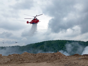 Поново гори депонија Дубоко код Ужица, два хеликоптера МУП-а помажу у гашењу