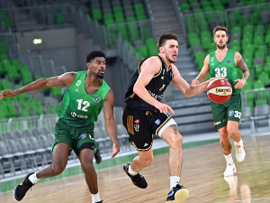 Дубаи задржао савршен учинак у Новом Месту, Крка пружила одличан отпор (aba-liga.com / Drago Perko) Дубаи задржао савршен учинак у Новом Месту, Крка пружила одличан отпор