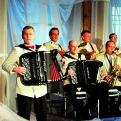 Narodni-ansmabl-T1.jpg