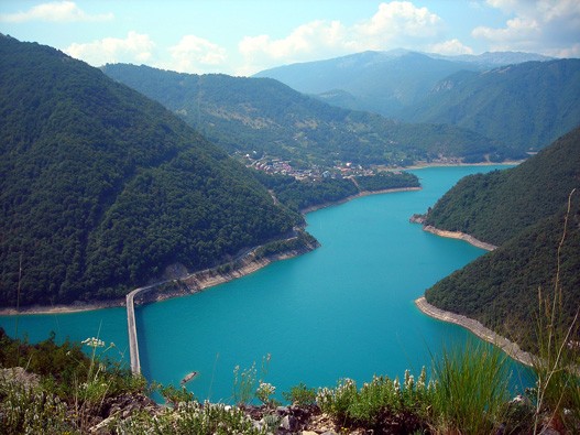 Pivsko-jezero.jpg