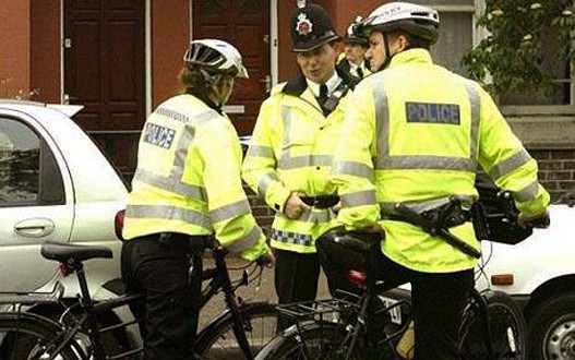 Brit.-policajci-2.jpg Brit.-policajci-2.jpg