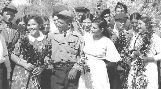 happypeoplesssr.jpg happypeoplesssr.jpg