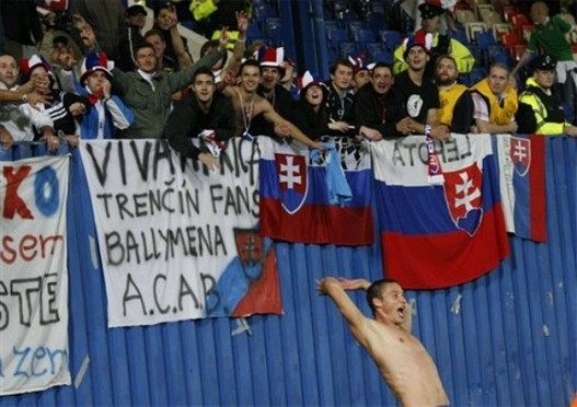 slovacka-navijaci.jpg slovacka-navijaci.jpg