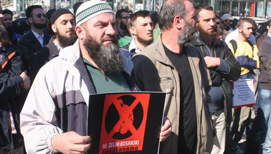 Влада у Сарејву упорно прећуткује пораст вехабизма у БиХ и на тај начин их подржава Влада у Сарејву упорно прећуткује пораст вехабизма у БиХ и на тај начин их подржава