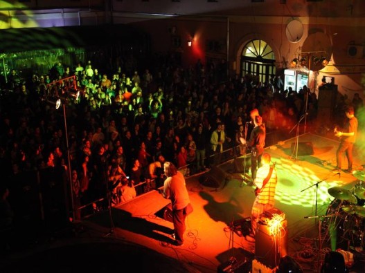 Jelen Top 10  turneja u somboru - Atrijum Gradske kuce - 17.5..JPG