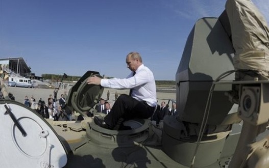 putin-tenk-527.jpg putin-tenk-527.jpg