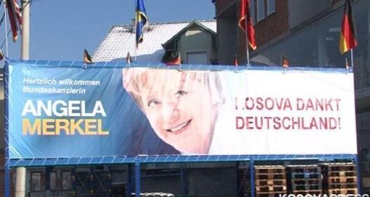 Шиптарско хвала Меркелевој, фото: РТС Шиптарско хвала Меркелевој, фото: РТС