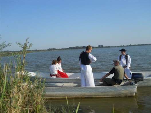 Bicari na Belom jezeru.jpg