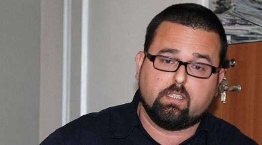 Од изјаве Николаидиса, још је „скандалознији покушај његовог оправдања у домаћој јавности од стране кругова чији су ставови малтене радикалнији или идентични Николаидисовим“ Од изјаве Николаидиса, још је „скандалознији покушај његовог оправдања у домаћој јавности од стране кругова чији су ставови малтене радикалнији или идентични Николаидисовим“