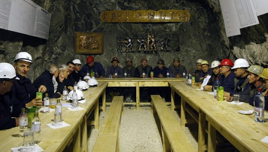 Boris-Tadic-sa-rudarima.jpg