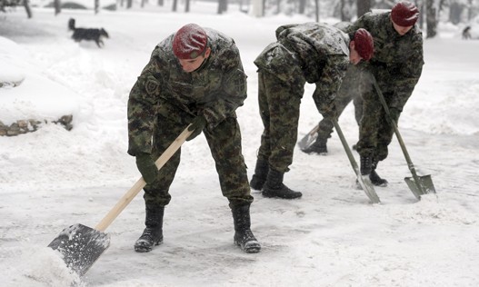 Vojnici-ciste-sneg-u-Beogra.jpg Vojnici-ciste-sneg-u-Beogra.jpg