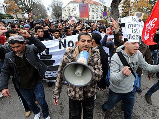 Protest%20azilanata%20Bec.jpg