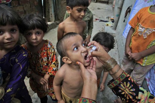 Vakcinisanje-dece-Pakistan.jpg