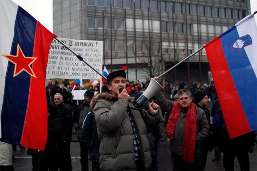 http://www.rts.rs/upload/storyBoxImageData/2012/12/21/11332994/Slovenija-protesti.jpg