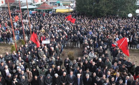 Shqiptarët protestuan në Bujanoc kundër lapidarit serb në Lluçan