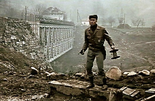 [Слика: Jul%20Briner%20u%20filmu%20Bitka%20na...jpg]