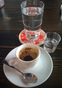 Voda u beckim kaficima, foto 2.jpg Voda u beckim kaficima, foto 2.jpg