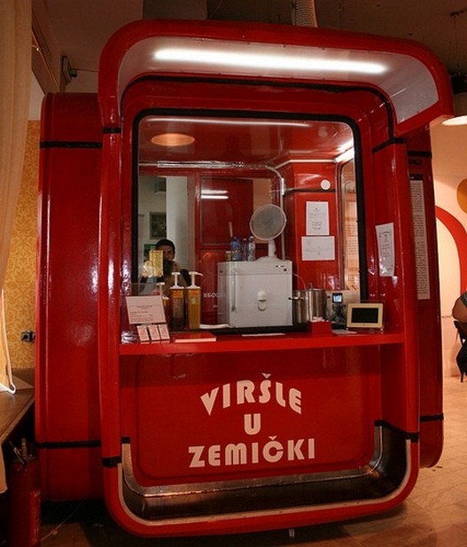 Crveni%20kiosk.jpg