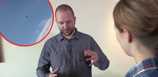 Метеорит замало да удари падобранца!