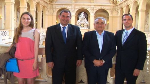 Delegacija Srbija na konferenciji u Lionu.jpg